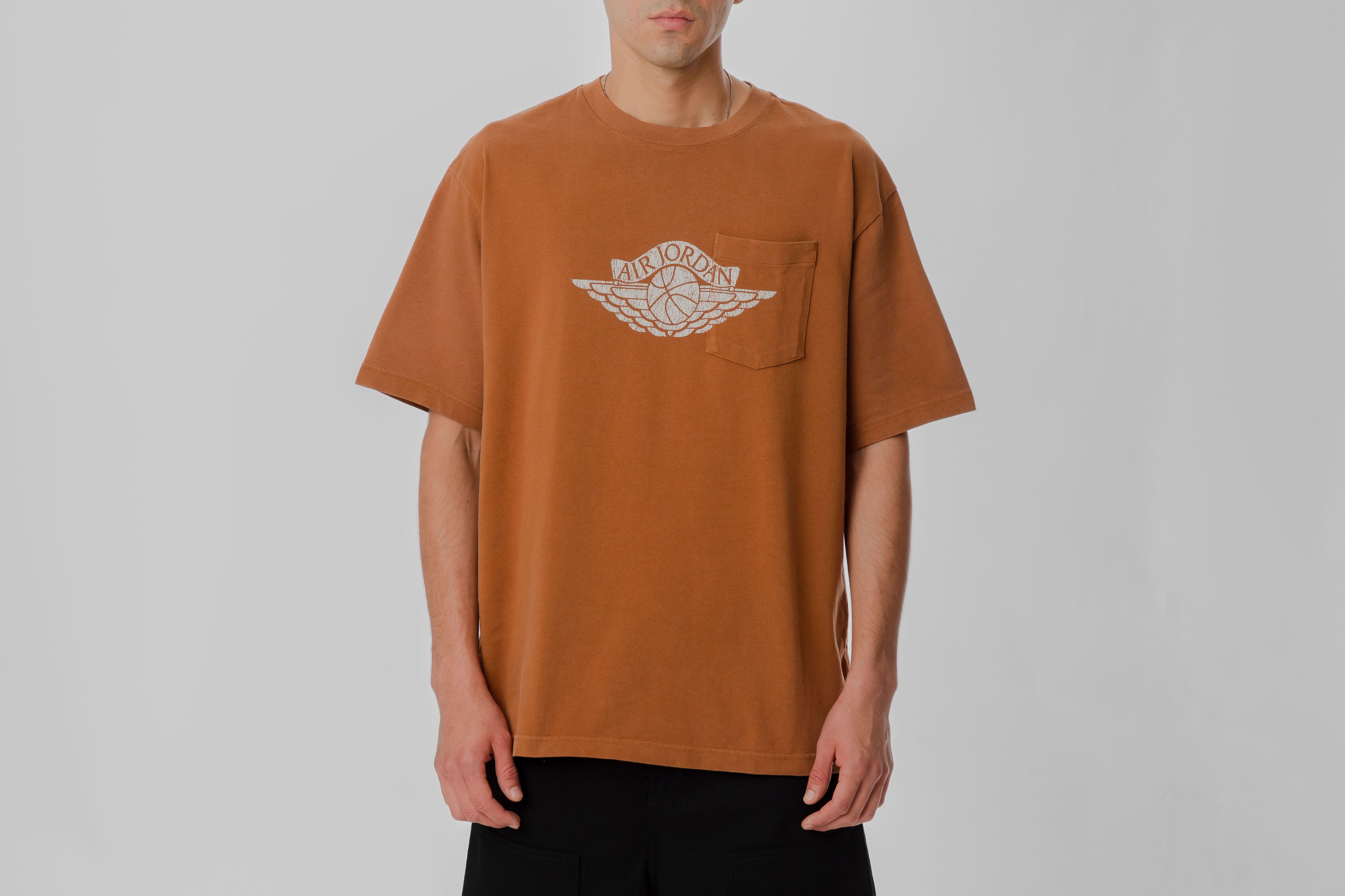 Jordan Flight Essentials Pocket Tee - IO2084-281 - Lust México