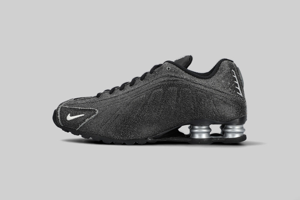 Nike Shox R4 'Black and Metallic Silver' - IO4544-002 - Lust México