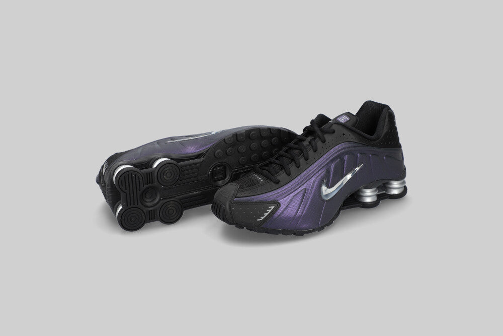 Nike Shox R4 'Black and Metallic Silver' - IO4546-002 - Lust México