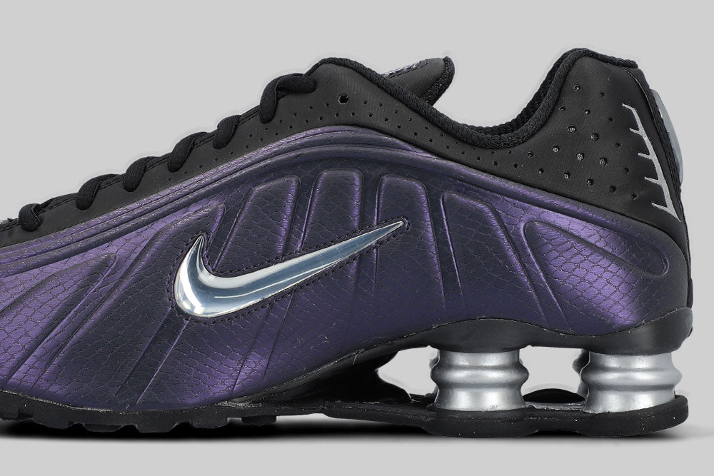 Nike Shox R4 'Black and Metallic Silver' - IO4546-002