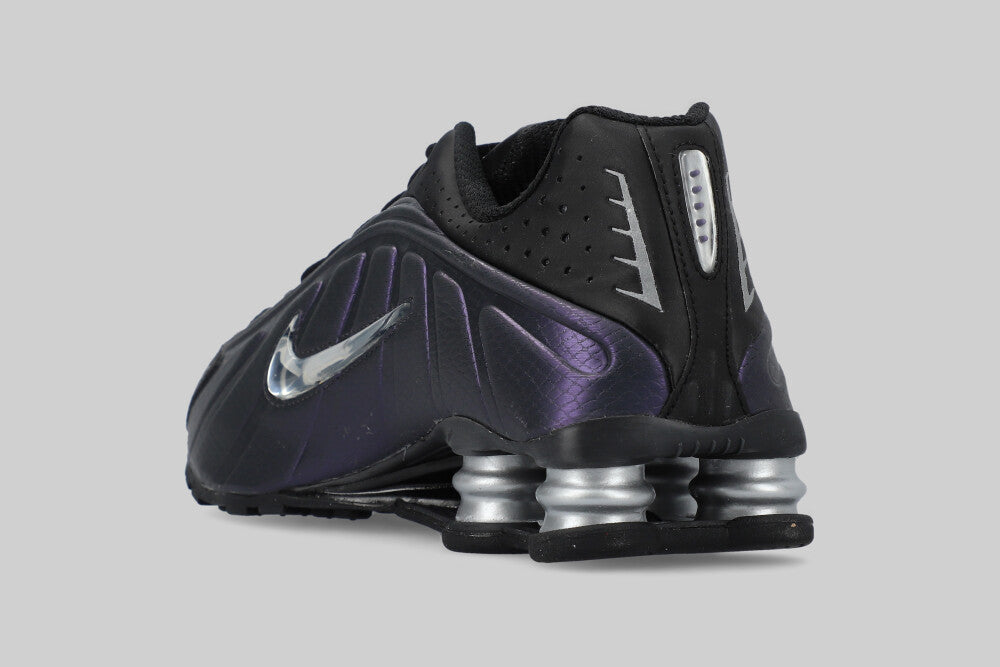 Nike Shox R4 'Black and Metallic Silver' - IO4546-002