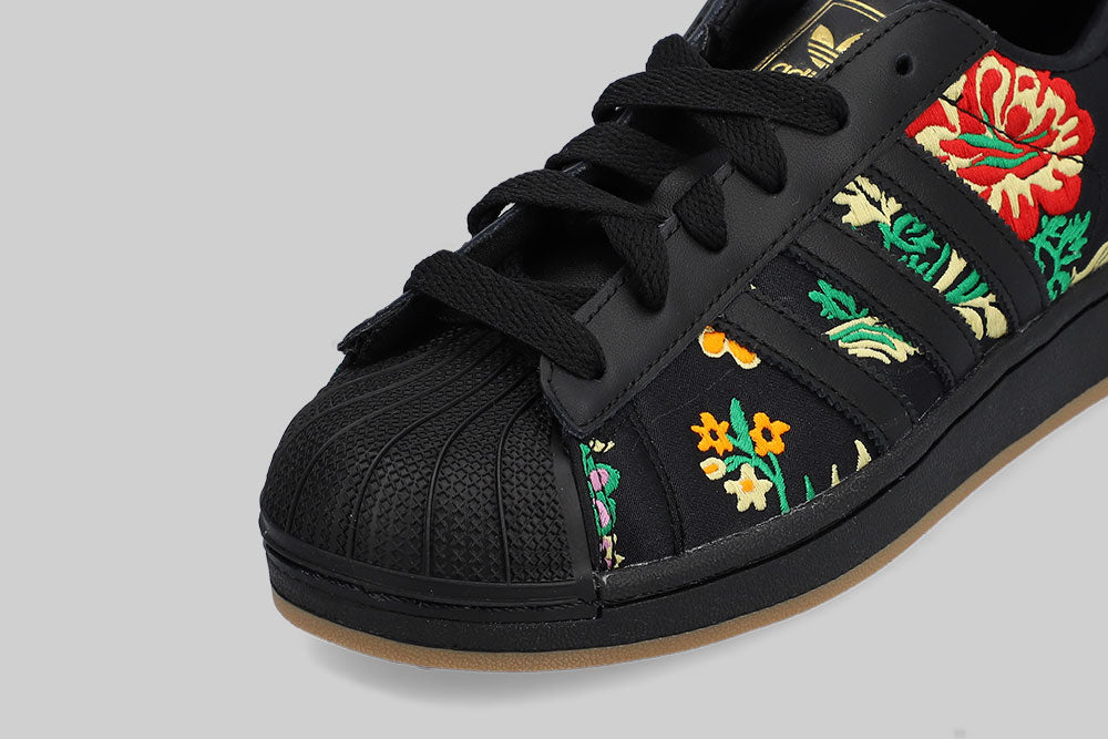 Women's adidas Superstar II 'Floral Embroidery' FTW - SNEAKERS - WOMEN - ADULT - INLINE - FA - 25 en Lust México