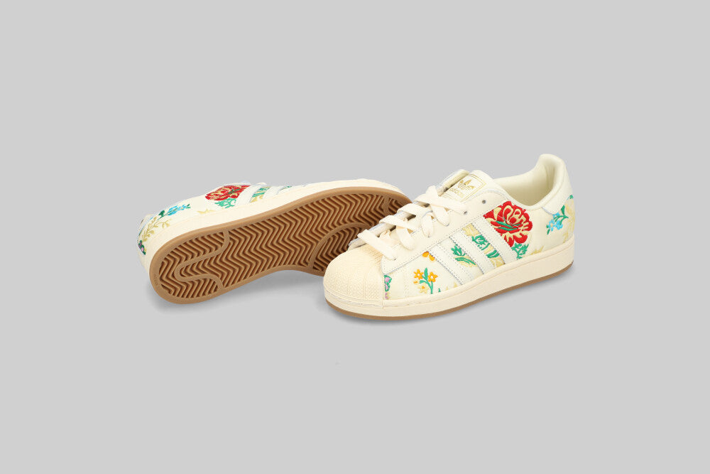 Women's adidas Superstar II 'Floral Embroidery' FTW - SNEAKERS - WOMEN - ADULT - INLINE - FA - 25 en Lust México