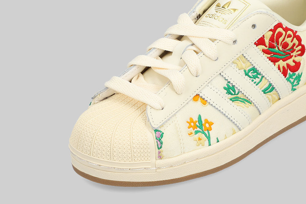 Women's adidas Superstar II 'Floral Embroidery' FTW - SNEAKERS - WOMEN - ADULT - INLINE - FA - 25 en Lust México