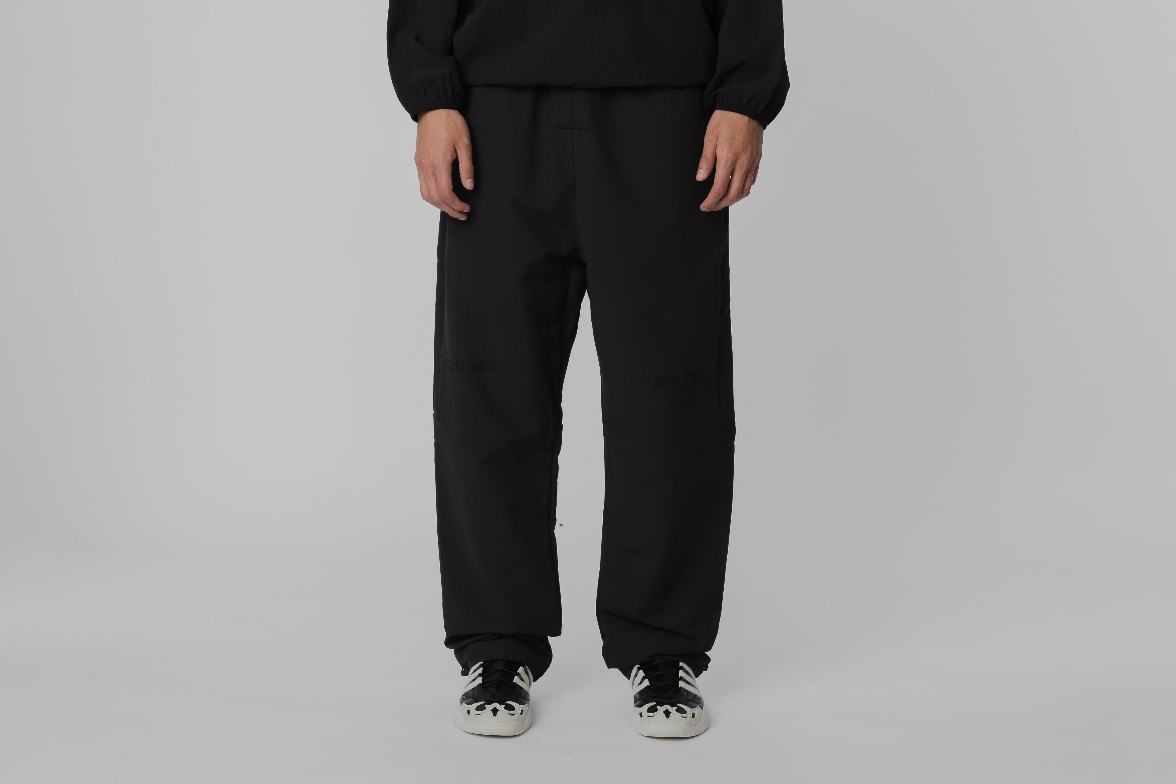 adidas Fear of God Athletics Brushback Woven Storm Pants - KA4564 APP - BOTTOM - MEN - ADULT - QS - WI - 25 en Lust México