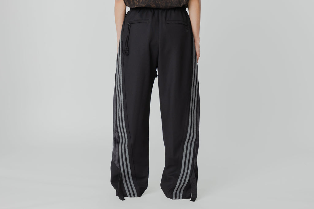 adidas Originals x Song For The Mute ADI006 Track Pants - KC0323 APP - BOTTOM - MEN - ADULT - QS - WI - 25 en Lust México