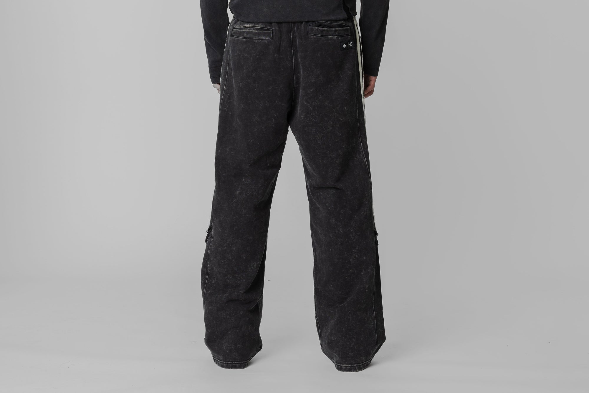 adidas x Thug Club Teamgeist Sweat Pants - KC2216 APP - BOTTOM - MEN - ADULT - QS - WI - 25 en Lust México