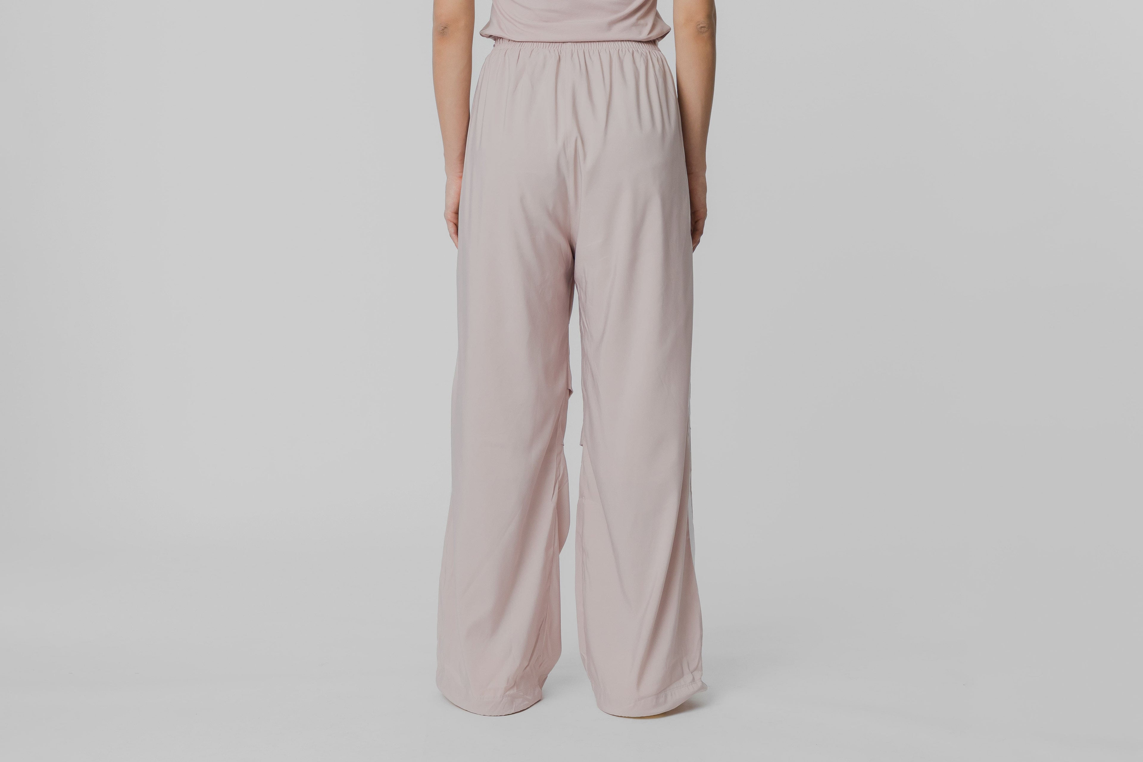 Women's adidas Adilenium Season 4 Teamgeist Ruffle Track Pants - KE9791 APP - BOTTOM - UNISEX - ADULT - INLINE - FA - 25 en Lust México