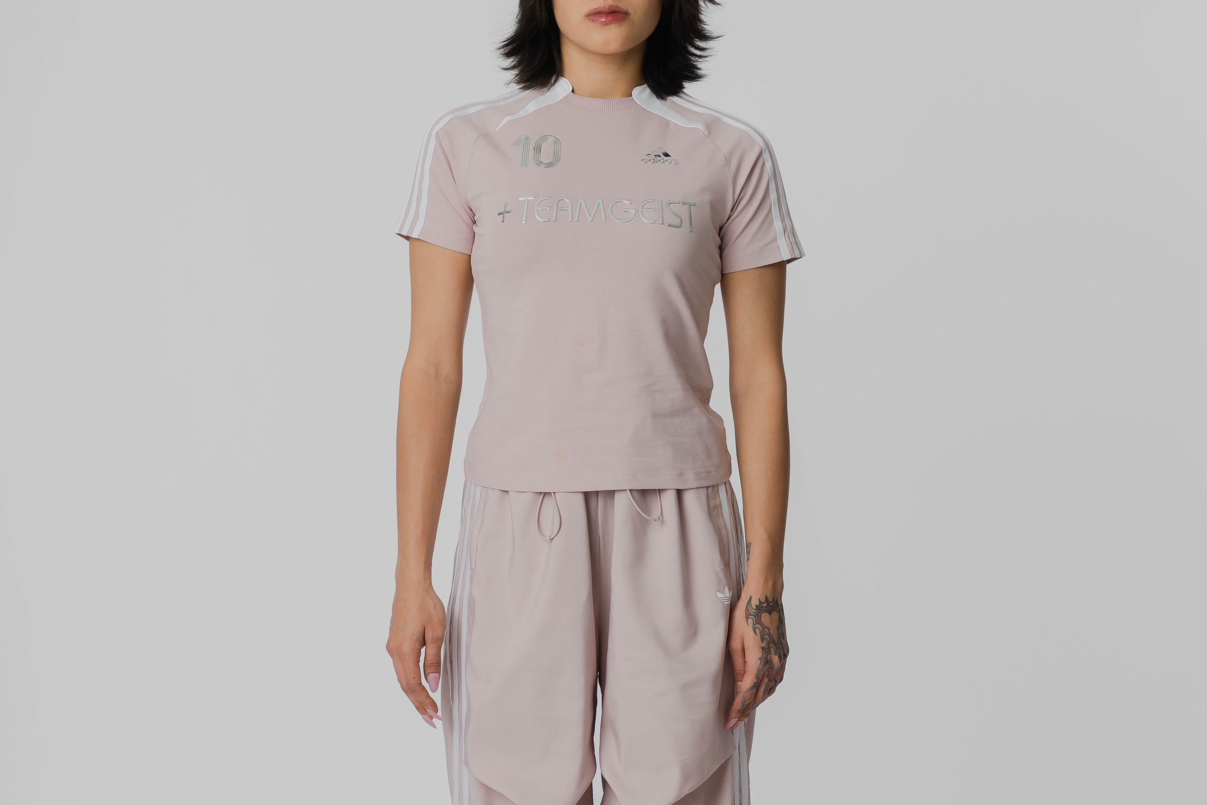 Women's adidas Adilenium Season 4 Teamgeist Slim Tee - KE9811 APP - TOP - UNISEX - ADULT - INLINE - FA - 25 en Lust México