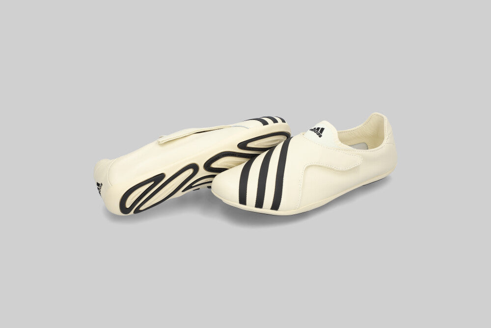 adidas x Pharrell Williams Vario Flat Earther 'White' - KI7668 - Lust México