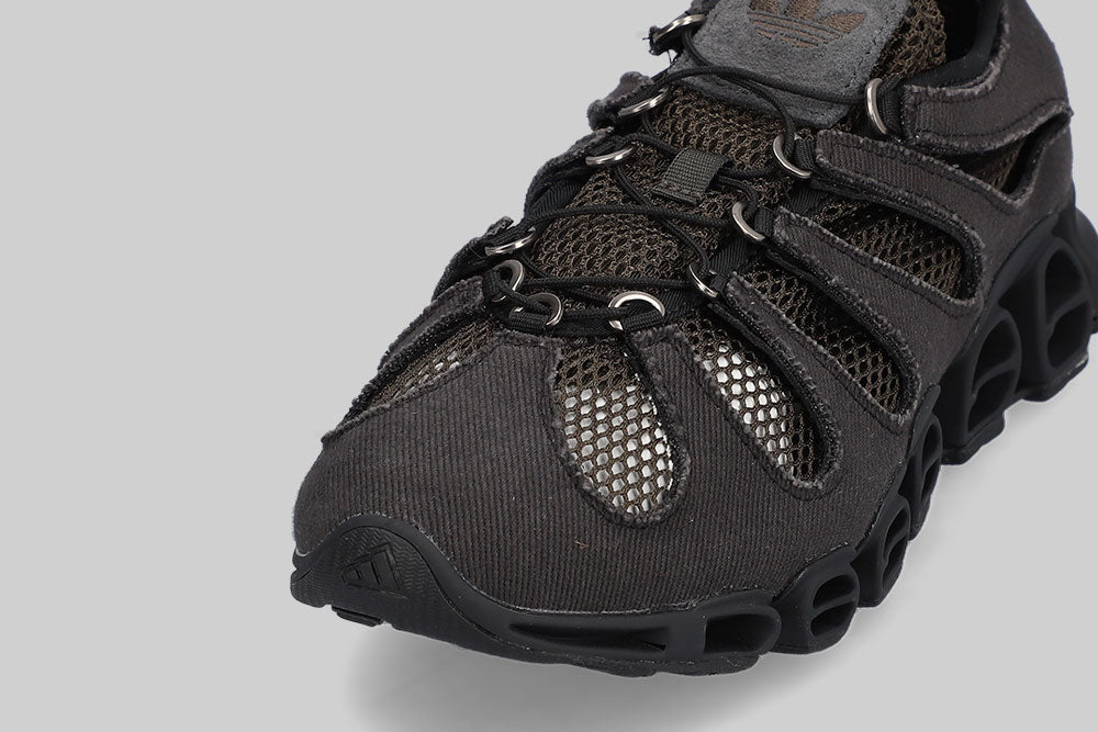 AV Megaride Cutout  CBLACK/SHAOLI/UTIBLK - Lust México