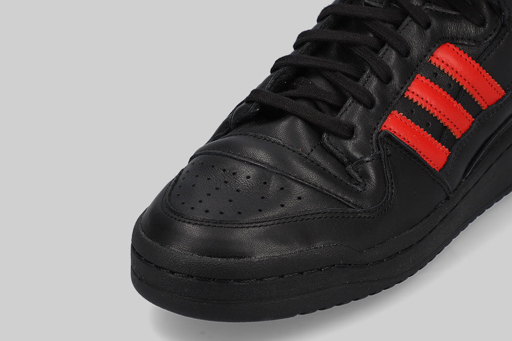 CHAVARRIA FORUM 84  CBLACK/CBLACK/RED FTW - SNEAKERS - UNISEX - ADULT - QS - WI - 25 en Lust México