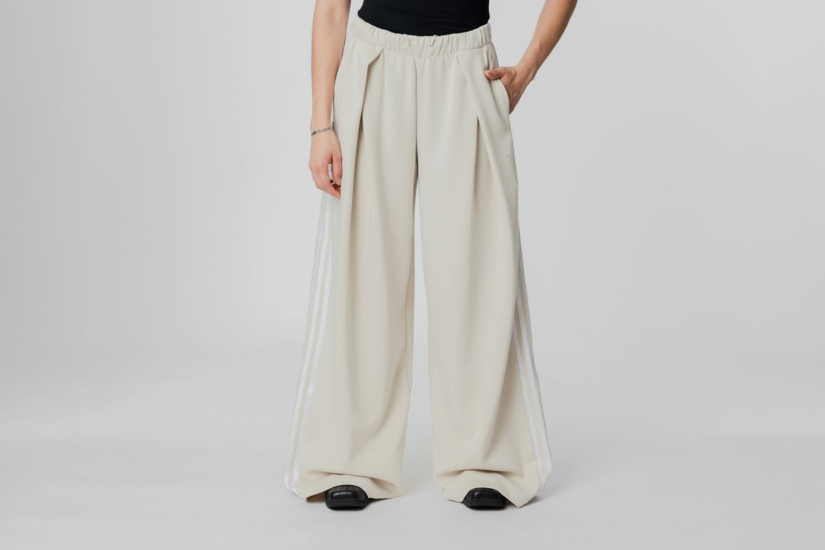 Women's adidas Originals x JENNIE Pleated Track Pants - LD4965 - Lust México