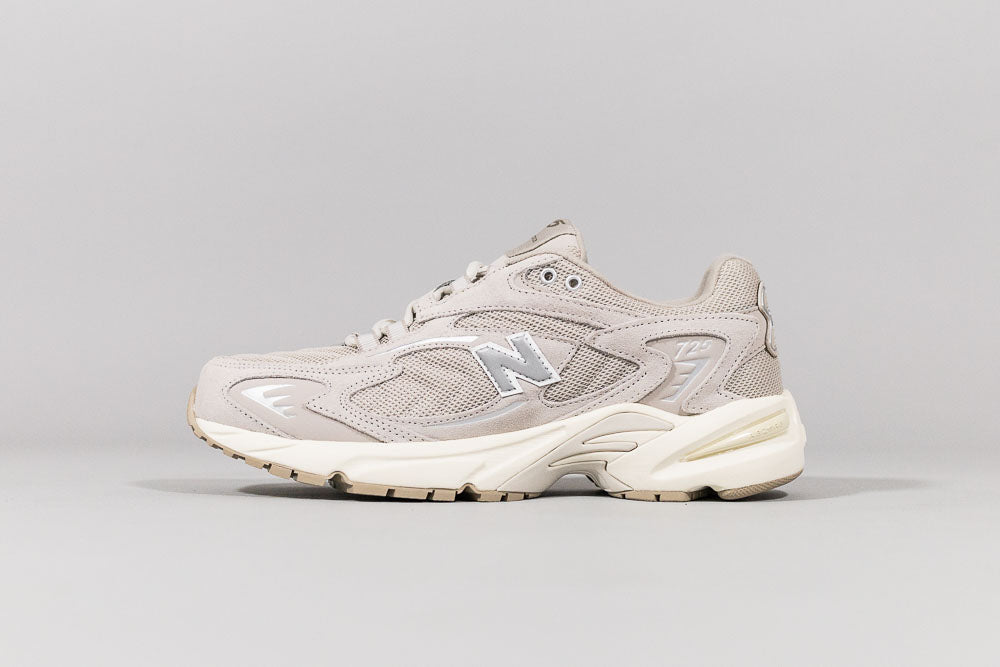 New Balance 725V1 &