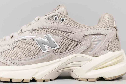 New Balance 725V1 &
