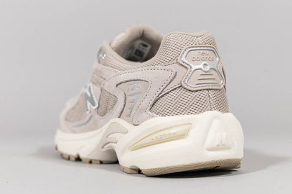 New Balance 725V1 &
