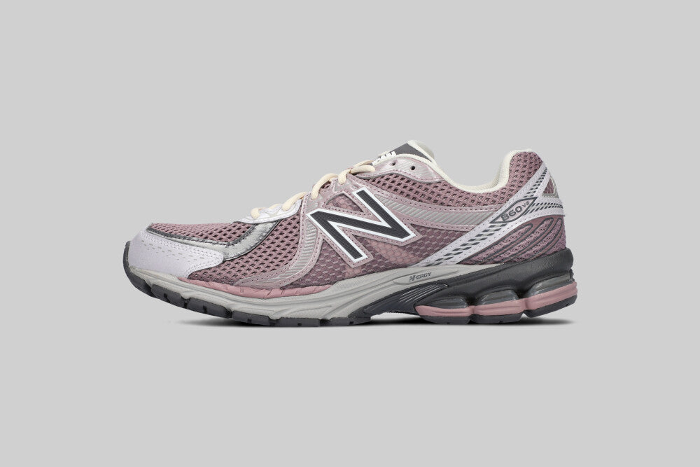 New Balance 860 &