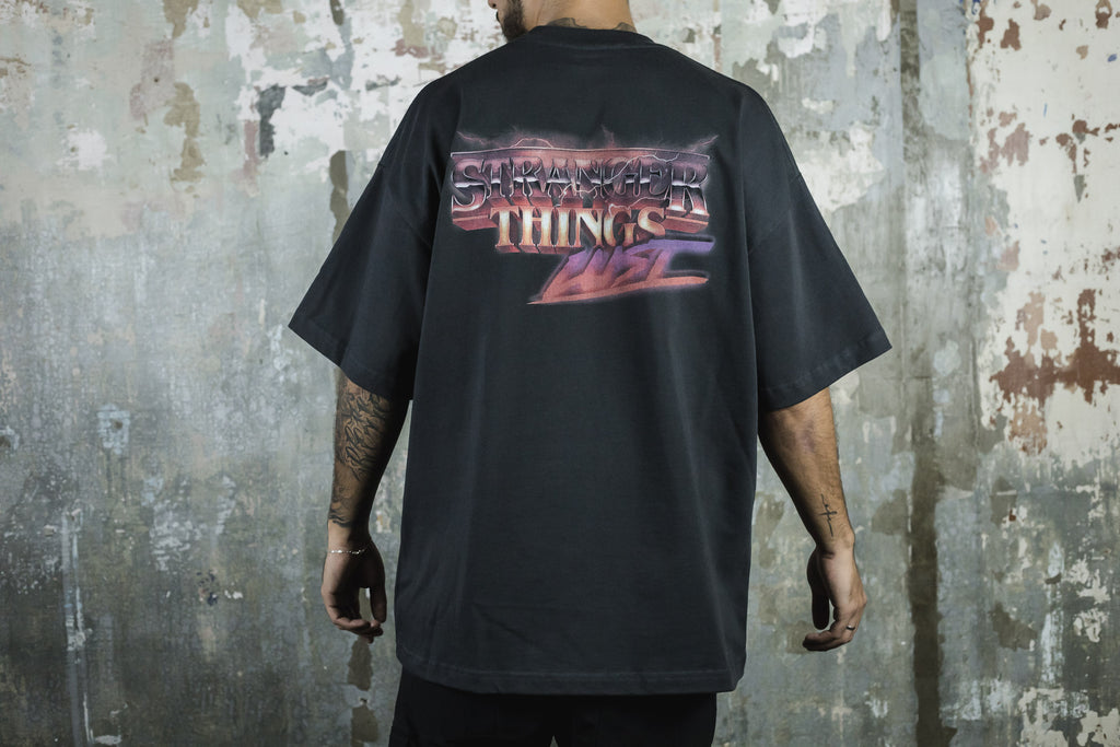 Stranger Things x Lust Dear Billy Tee - [sku] - Lust México