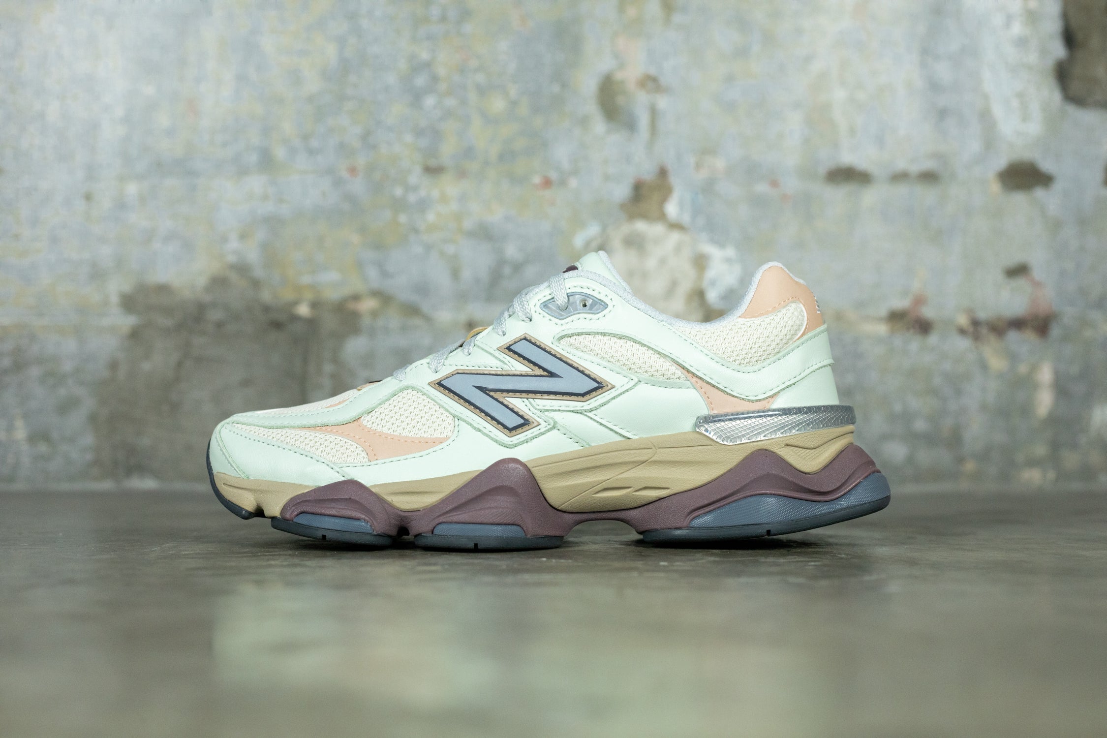 New Balance 9060 &