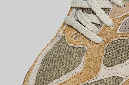New Balance 9060 &