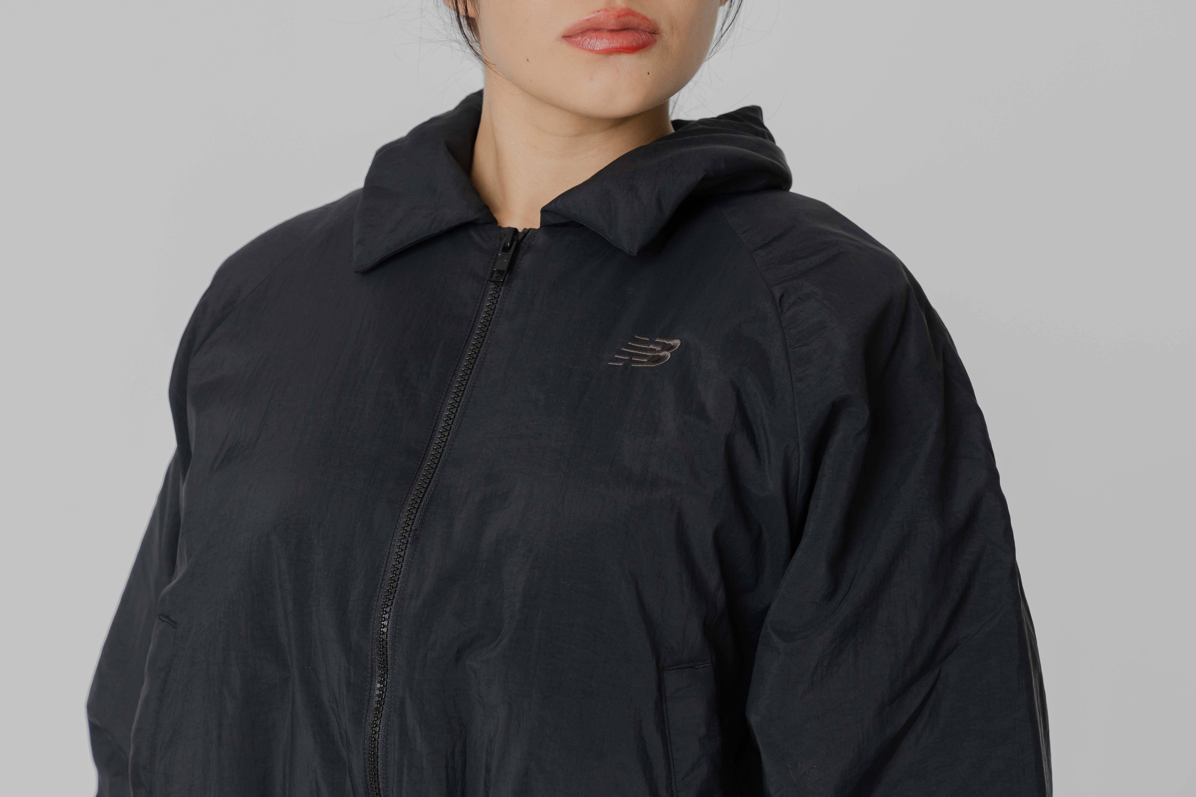 Women's New Balance Casaca Woven Bomber - WJ61D8YX_BK - Lust México