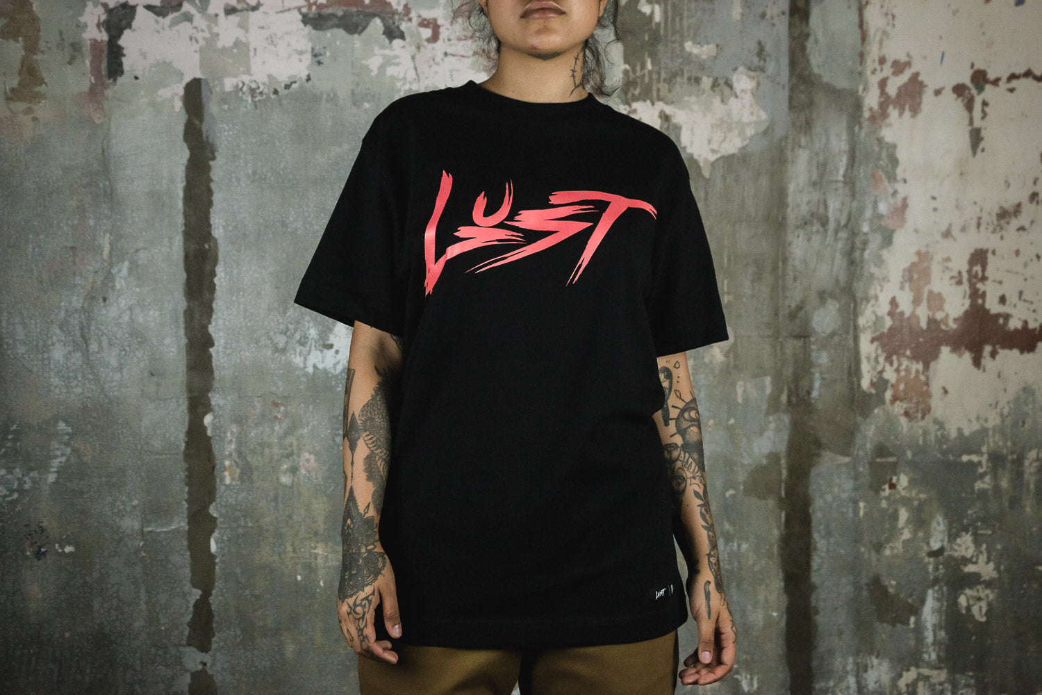 LUST BRAND CLASSIC LOGO TEE BLACK / CORAL (6764380979266)