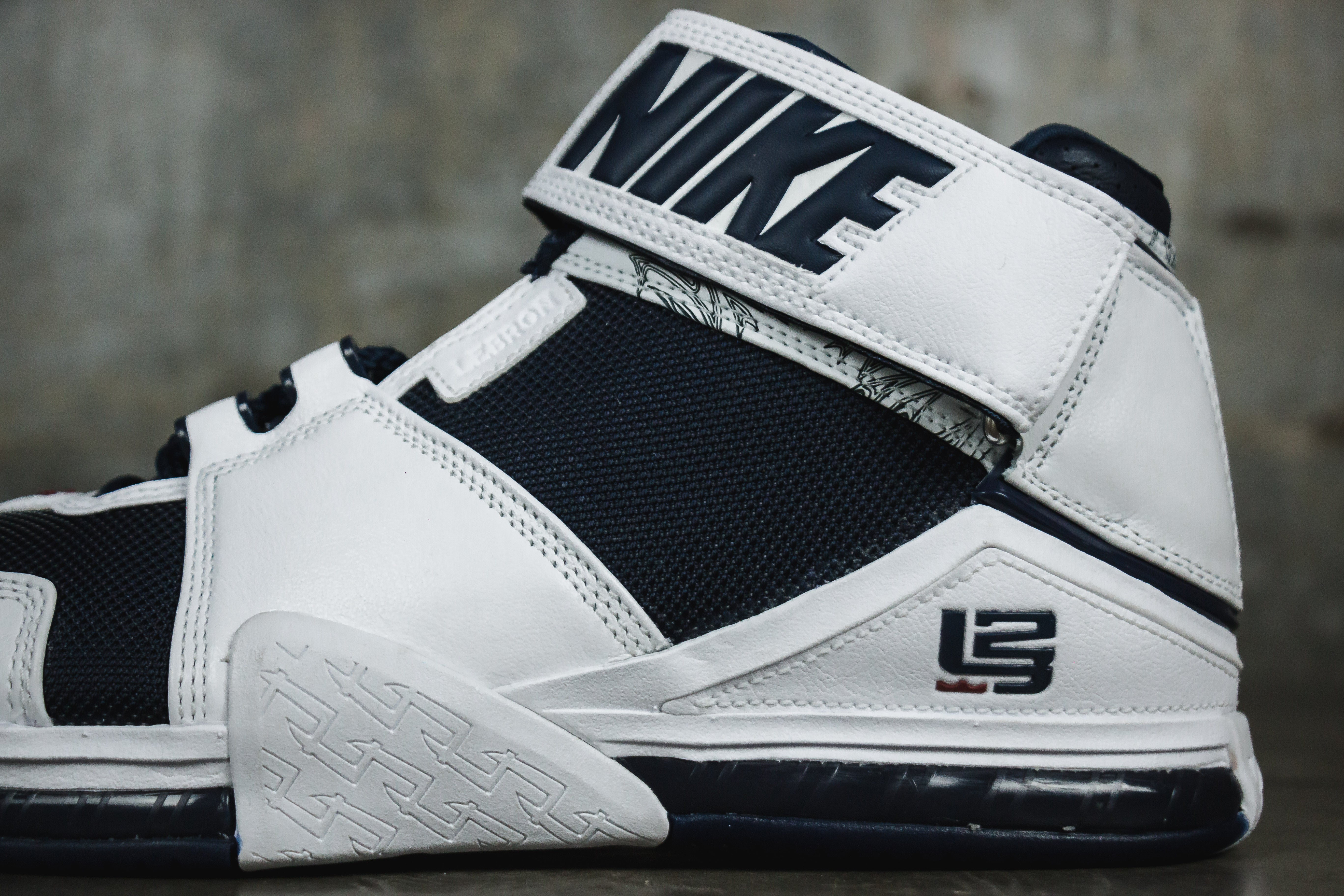 【新品未使用】Nike LeBron 2 “USA” 27cmジョーダン