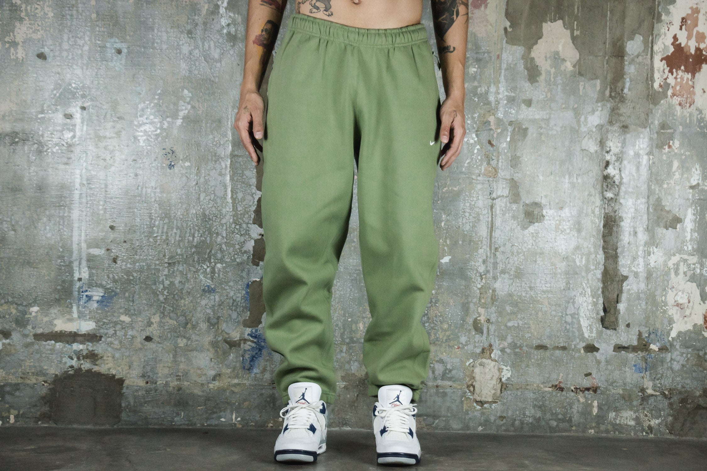 Green nike cheap fleece pants