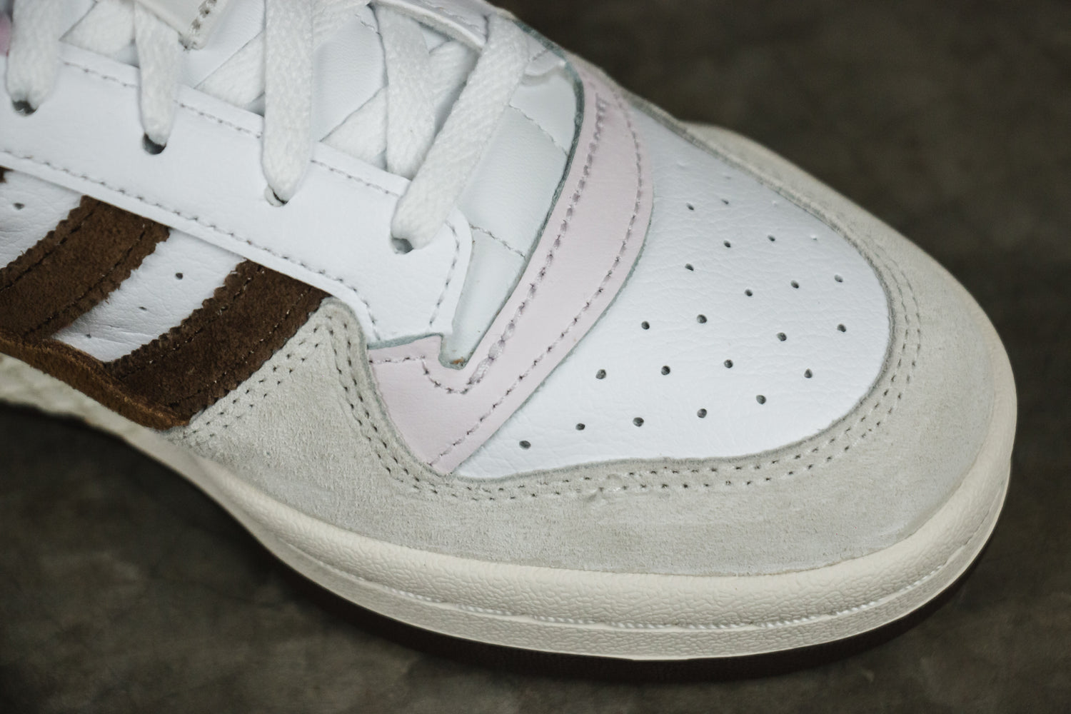 FORUM LOW W         FTWWHT/PANTON/CWHITE (6813788930114)