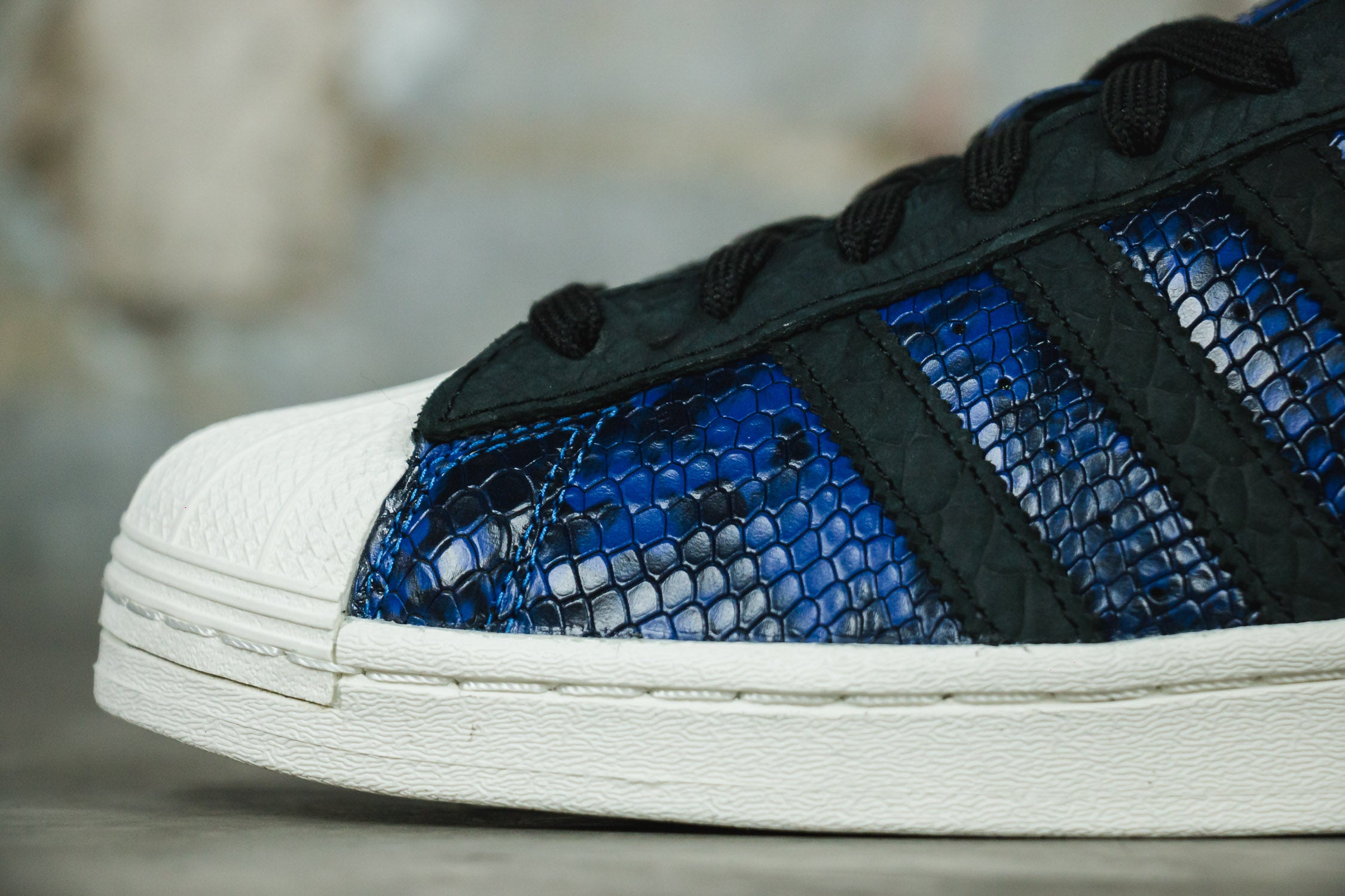 Adidas hotsell superstar python