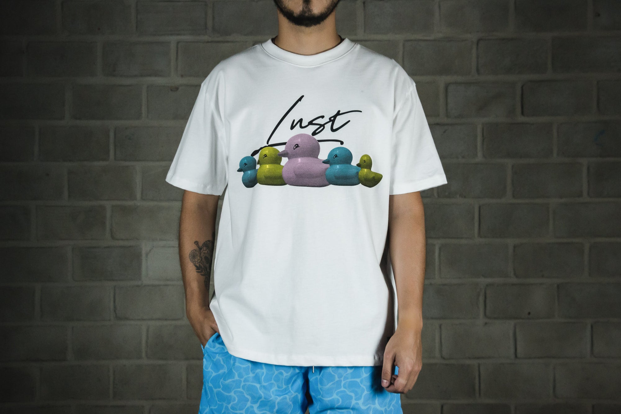 LUST BRAND RUBBER DUCKS TEE BLANCO (6736899539010)
